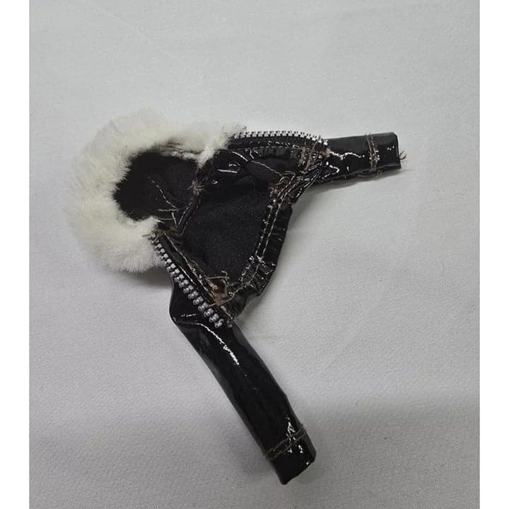 Bratz TALKING JADE Black Patented Leather Jacket Replacement.Perfect shape. - Thumbnail 2
