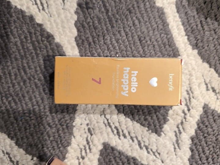 Benefit Hello Happy Brown Heart Eyes Smiley Face Medium Coverage Foundation 7 - Thumbnail 3
