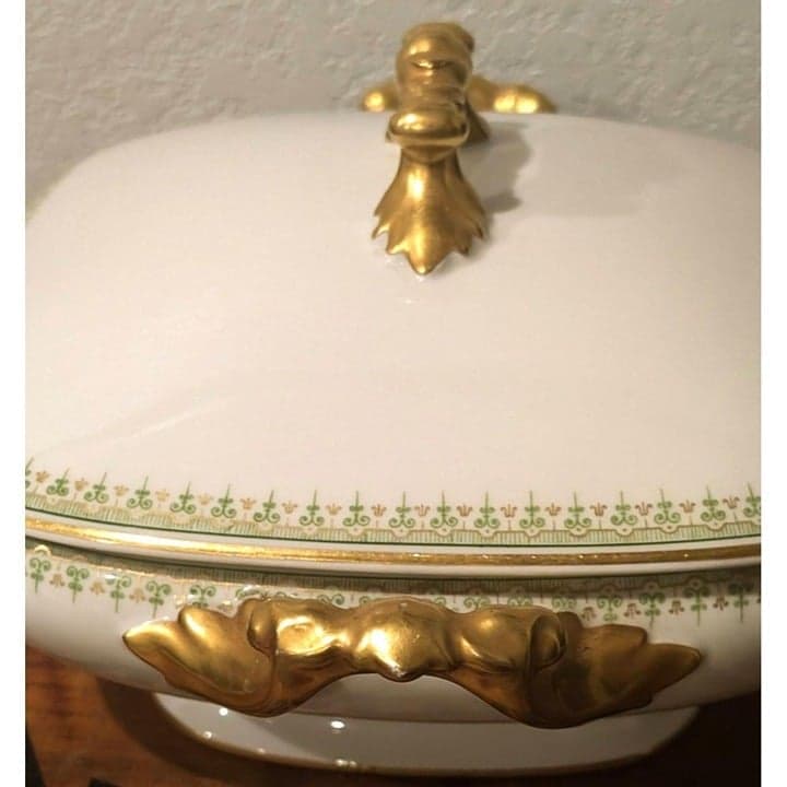 LIMOGES FRANCE JEAN POUYAT - COVERED HANDLED SERVING DISH Gold/Green Trim 8in - Thumbnail 2