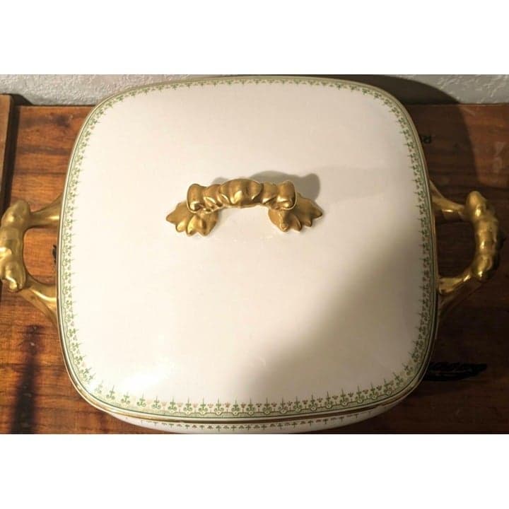 LIMOGES FRANCE JEAN POUYAT - COVERED HANDLED SERVING DISH Gold/Green Trim 8in - Thumbnail 5