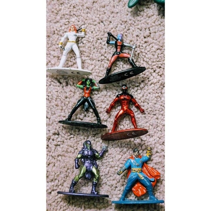 Marvel Multicolor Diecast Painted Stand Base Figures A6662B A6650A - Image 1