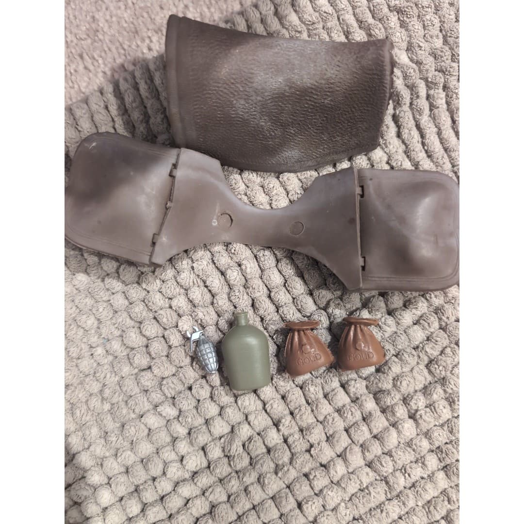 Vintage Marx Johnny West brown saddlebags and accessories,from the 1960's. - Thumbnail 4
