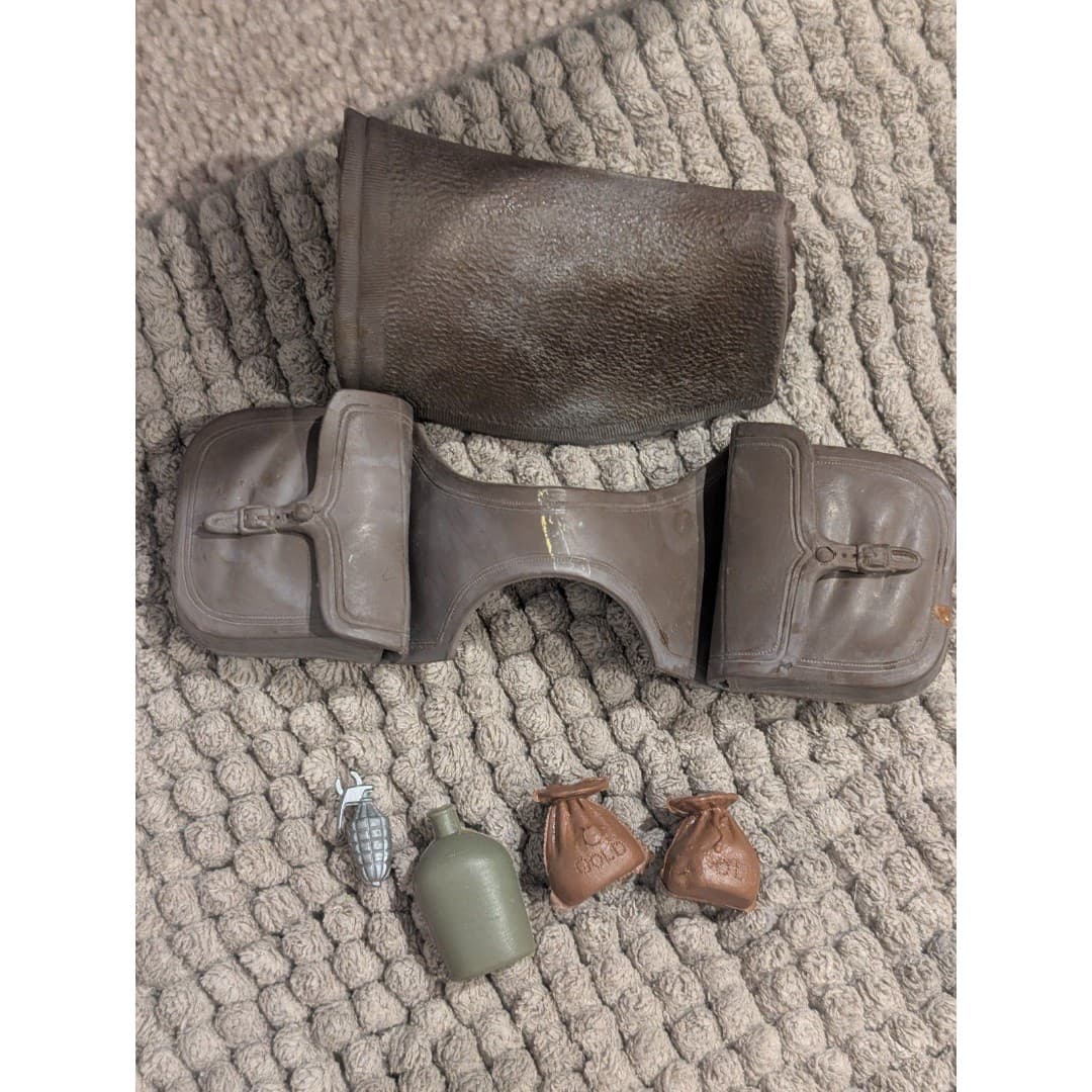 Vintage Marx Johnny West brown saddlebags and accessories,from the 1960's.