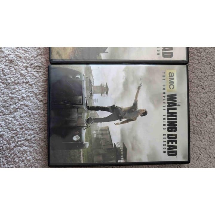 AMC Walking Dead Blu Ray And DVD Set Seasons 1 2 3 - Thumbnail 4