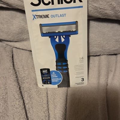 Schick Xtreme Outlast Men's Disposable Razors 4-Blade Stainless Steel 3 Pack - Image 1