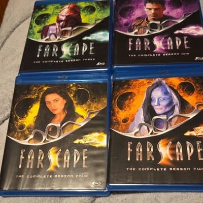 Jim Henson Company Farscape Complete Series Blu-ray Box Set w/ Deleted Scenes - Thumbnail 3
