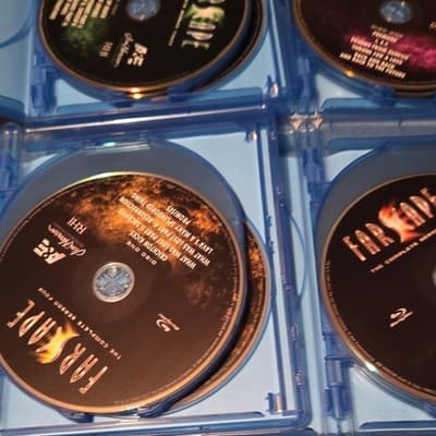 Jim Henson Company Farscape Complete Series Blu-ray Box Set w/ Deleted Scenes - Thumbnail 4