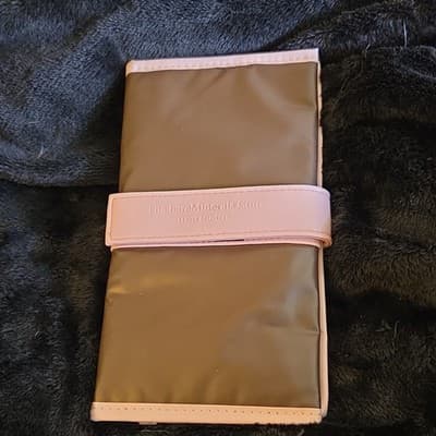 bareMinerals Brush Roll Wrap Closure Brown Pink - Image 1