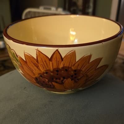 Gibson Sunflower Pattern Ceramic Bowl Beige Brown Yellow Green Floral Design - Image 1