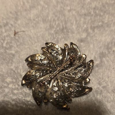 Silver Tone Flower Brooch with Blue Rhinestone Round Stones Floral Design - Thumbnail 2