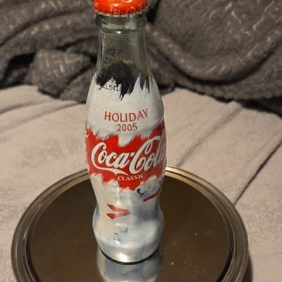 Coca-Cola 2005 Classic Holiday Polar Bear Glass Bottle Red White Original - Thumbnail 2