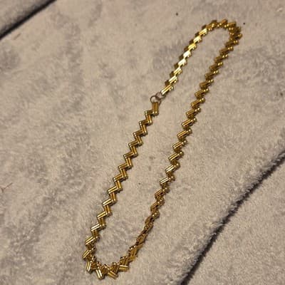 Necklace Gold Tone Zigzag Chain Link Metal No Stone Fashion Jewelry Statement - Image 1