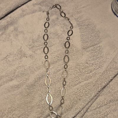 Necklace Silver Tone Oval Link Chain Metal No Stone Fashion Jewelry - Image 1