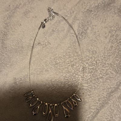 Necklace Silver Tone Teardrop Pendant Lobster Clasp No Stone Fashion Jewelry - Image 1
