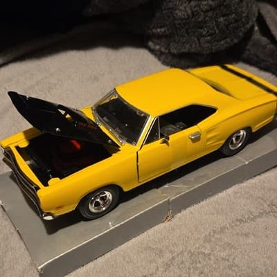 MOTORMAX Dodge Diecast Model Car Yellow/Black Stripes Opening Hood - Thumbnail 2