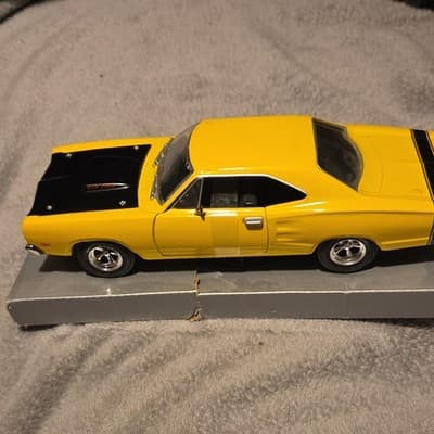 MOTORMAX Dodge Diecast Model Car Yellow/Black Stripes Opening Hood - Image 1