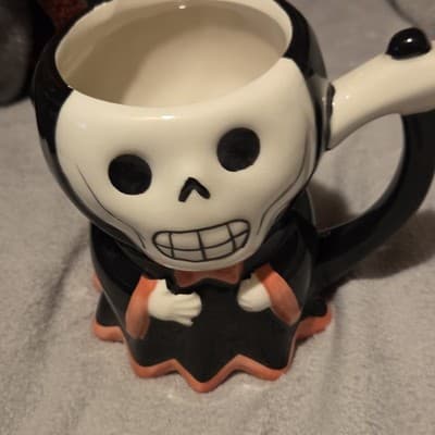 Hyde & EEK! Boutique Figural Earthenware Halloween Mug Microwave Dishwasher Safe - Image 1