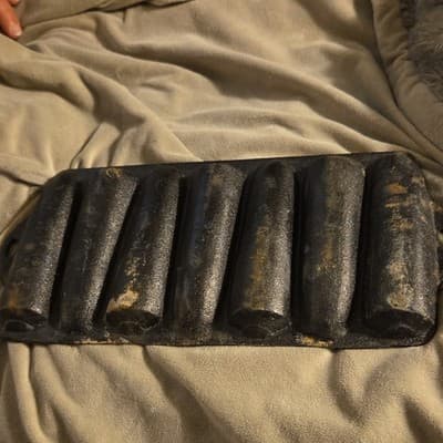 Cast Iron Cornbread Pan Mold 7 Slot Vintage Cornbread Pan Cast Iron Bakeware - Thumbnail 2