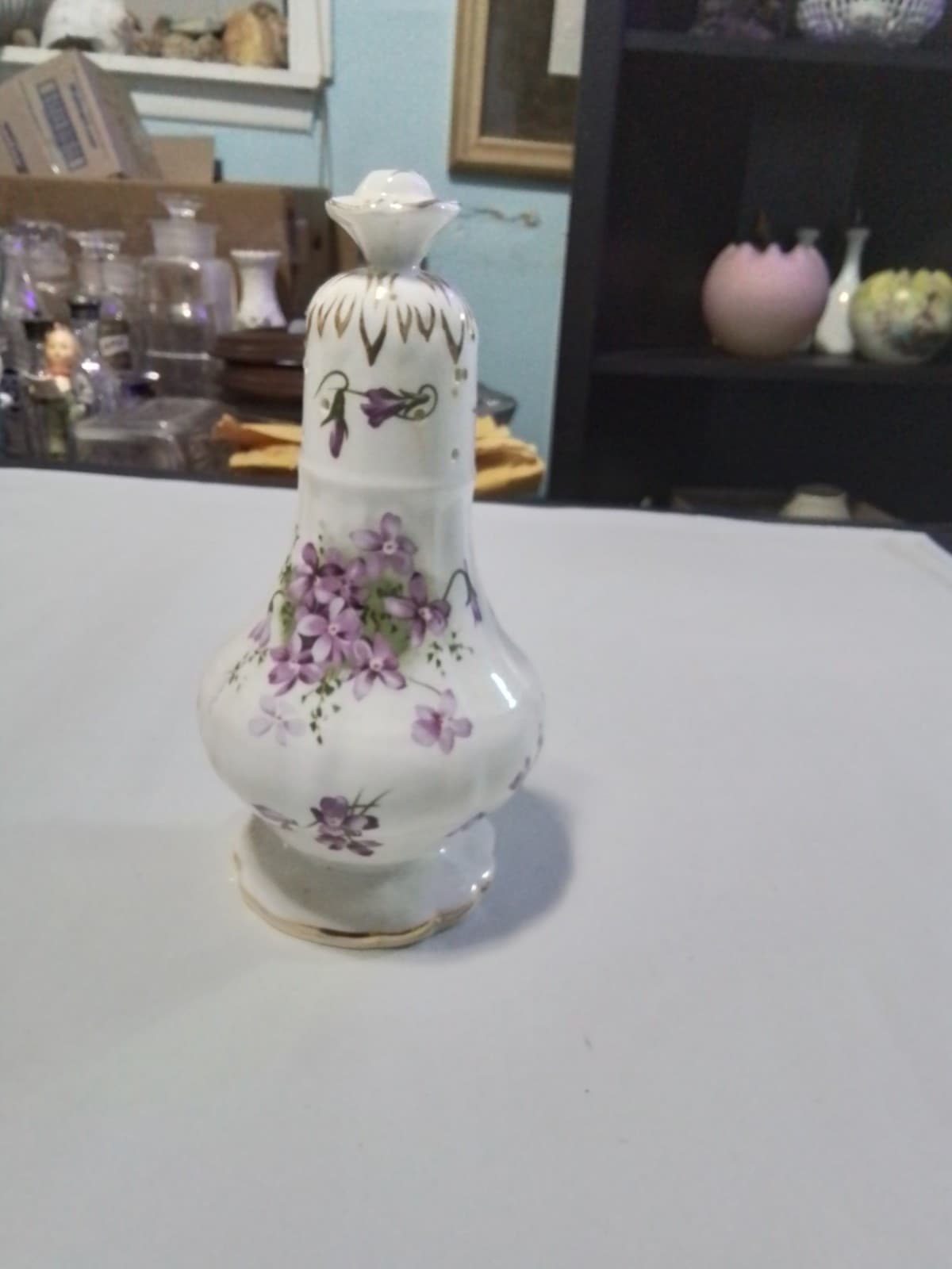 Spode HAMMERSLEY ENGLAND'S COUNTRYSIDE VICTORIAN VIOLETS 7 1/2" SUGAR SHAKER - Image 1