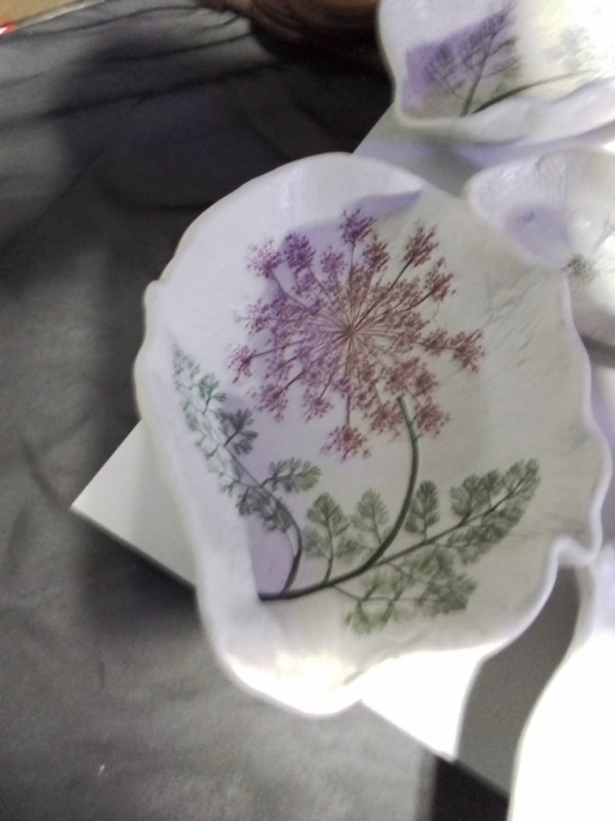 QUEEN ANNE'S LACE POTTERY LOT OF 7 PIECES - Thumbnail 3