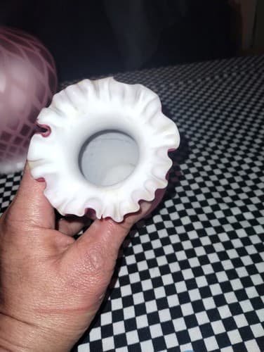 English Diamond Quilted Satan Mother of Pearl Pink Ruffled Vase; 19th Century - Thumbnail 5