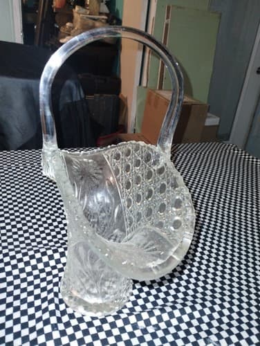 : 12" VINTAGE LEAD CRYSTAL CUT GLASS BASKET BOWL VASE Diamonds Buttons Pattern. - Thumbnail 2