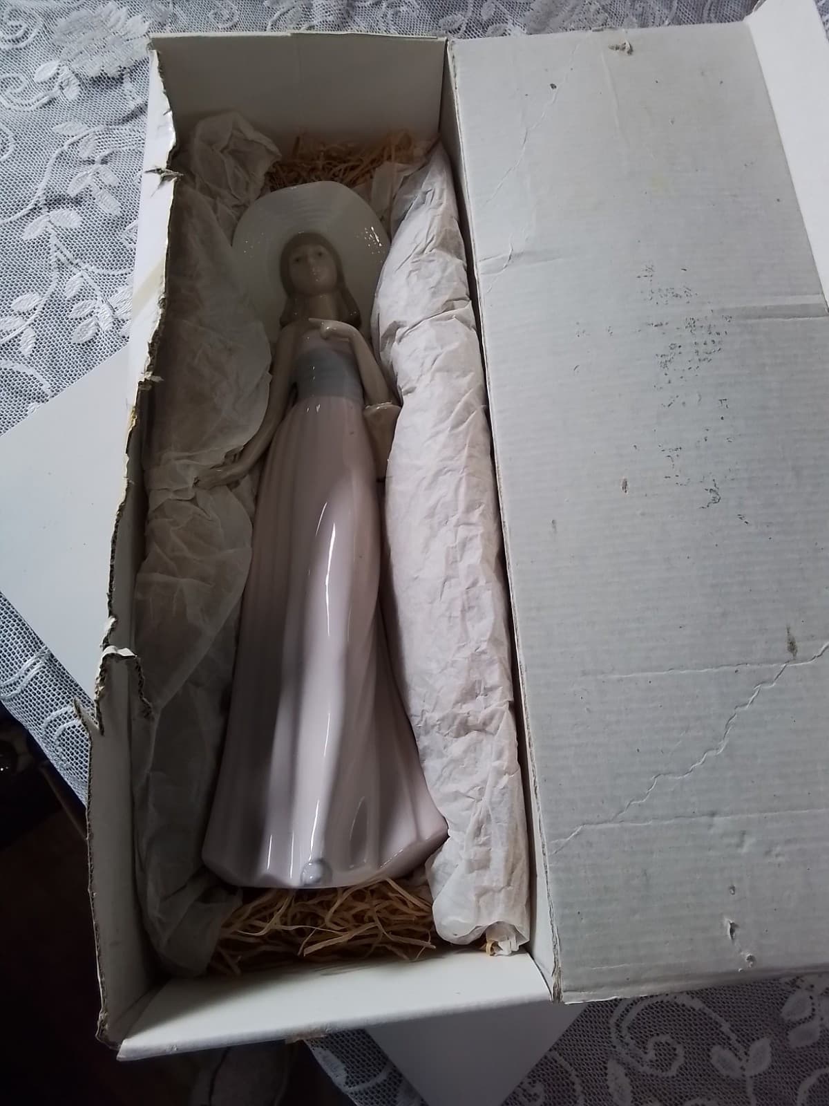 1980 Vintage Nao Lladro Dama Gallardo Porcelain Figurine no. 292 - Image 1