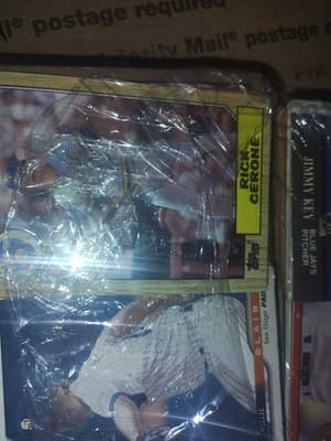 Mystery Box: Vintage Baseball Cards Lot Of 200 Mixed Cards - Thumbnail 5
