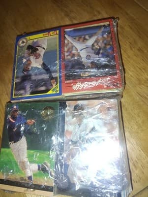 Mystery Box: Vintage Baseball Cards Lot Of 200 Mixed Cards - Thumbnail 2