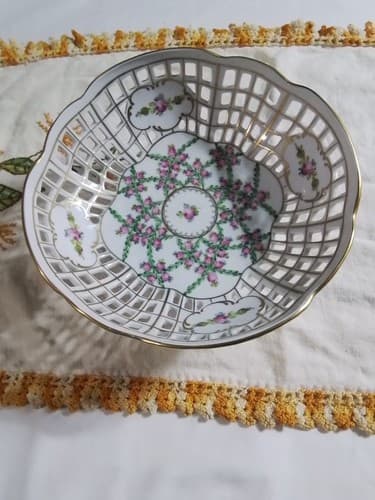 1902 Dresden Antique Porcelain Gold Gilded Reticulated Basket Floral Footed Bowl - Thumbnail 4