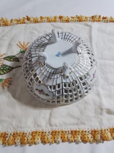 1902 Dresden Antique Porcelain Gold Gilded Reticulated Basket Floral Footed Bowl - Thumbnail 3