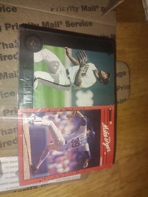Mystery Box: Vintage Baseball Cards Lot Of 200 Mixed Cards - Thumbnail 2
