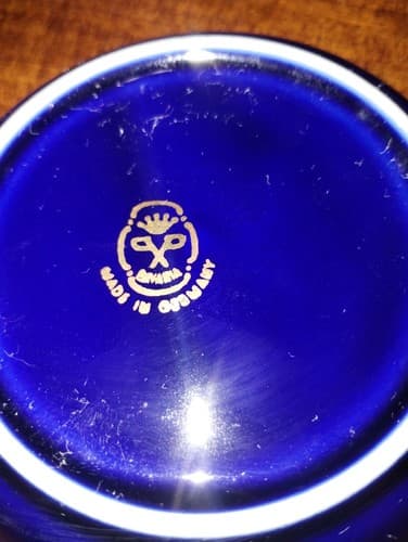 vintage tea cups and saucer - Thumbnail 2