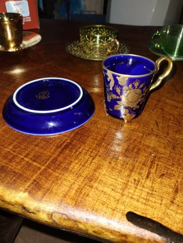vintage tea cups and saucer - Thumbnail 3