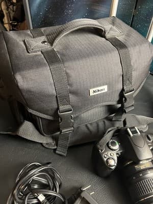 Nikon D40 Camera Lot + NIKKOR ED 18-55mm F/3.5-5.6 II AF-S DX Lens, Case Battery - Thumbnail 2