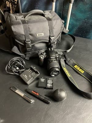 Nikon D40 Camera Lot + NIKKOR ED 18-55mm F/3.5-5.6 II AF-S DX Lens, Case Battery - Image 1