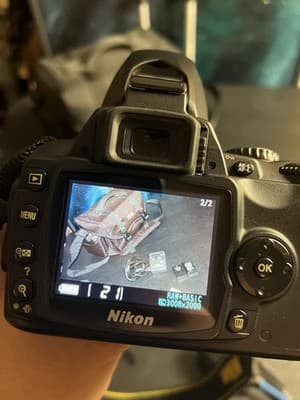 Nikon D40 Camera Lot + NIKKOR ED 18-55mm F/3.5-5.6 II AF-S DX Lens, Case Battery - Thumbnail 5