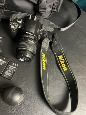 Nikon D40 Camera Lot + NIKKOR ED 18-55mm F/3.5-5.6 II AF-S DX Lens, Case Battery - Thumbnail 3