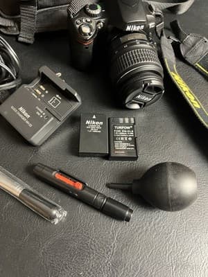 Nikon D40 Camera Lot + NIKKOR ED 18-55mm F/3.5-5.6 II AF-S DX Lens, Case Battery - Thumbnail 4