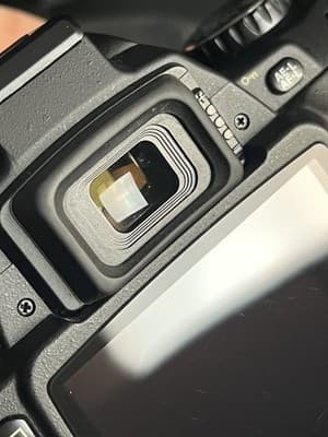 Nikon D40 Camera Lot + NIKKOR ED 18-55mm F/3.5-5.6 II AF-S DX Lens, Case Battery - Thumbnail 12
