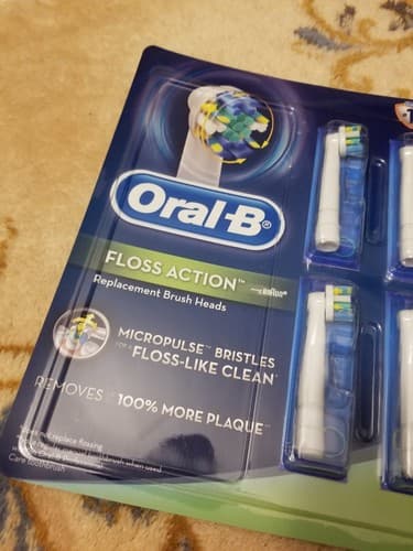 Oral-B Replacement Brush Heads 8 Pack New Sealed Pkg NIP Floss Action Vitality - Thumbnail 2