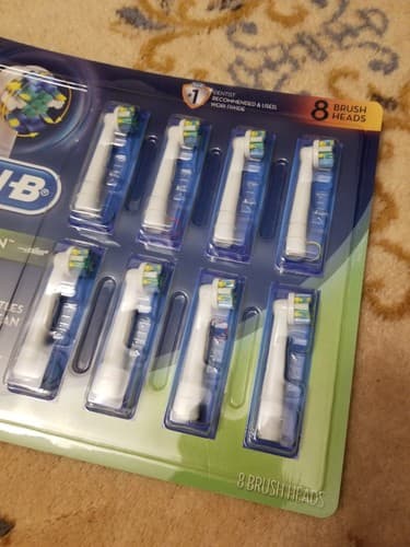 Oral-B Replacement Brush Heads 8 Pack New Sealed Pkg NIP Floss Action Vitality - Thumbnail 3