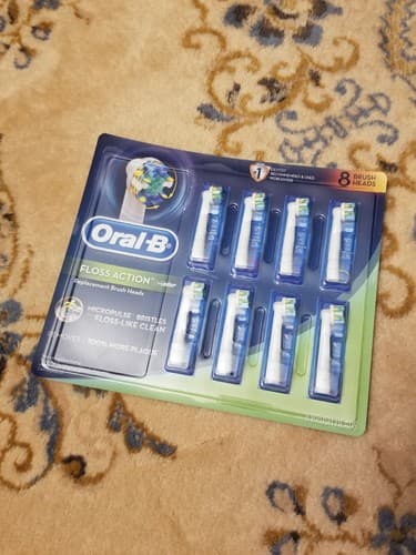 Oral-B Replacement Brush Heads 8 Pack New Sealed Pkg NIP Floss Action Vitality - Image 1