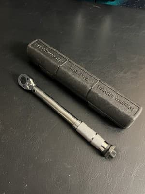 1/4 Inch Professional Drive Click Type Ratcheting Torque Wrench-Reversible +Case - Image 1
