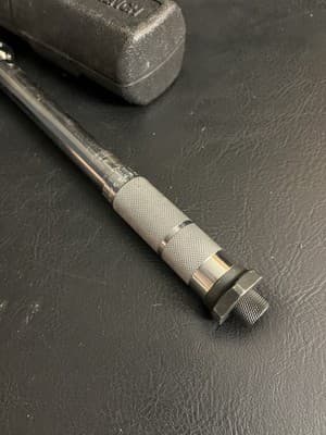 1/4 Inch Professional Drive Click Type Ratcheting Torque Wrench-Reversible +Case - Thumbnail 2