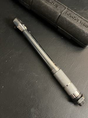 1/4 Inch Professional Drive Click Type Ratcheting Torque Wrench-Reversible +Case - Thumbnail 8