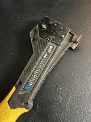 DEWALT DWHT75900 Carbon Fiber Composite Hammer Tacker Roofing Staple Gun Stapler - Thumbnail 7
