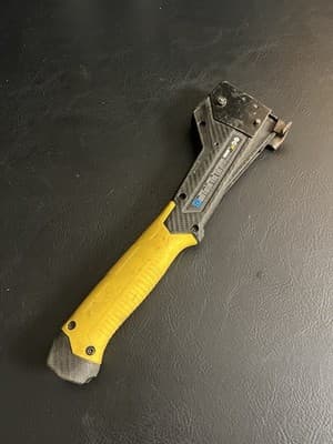 DEWALT DWHT75900 Carbon Fiber Composite Hammer Tacker Roofing Staple Gun Stapler - Thumbnail 5