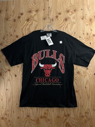 NWT Vintage Chicago Bulls Full Logo T-shirt Basketball NBA Mens XL Deadstock - Image 1