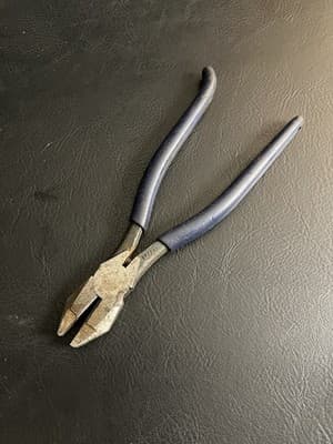 Klein Tools D201-7CSTT Slim Ironworker Pliers with Heavy Duty Knurled Jaws - Image 1